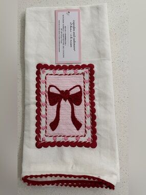 ✨NWT✨ Cupcakes & cashmere: Set of 2 Kitchen Towels